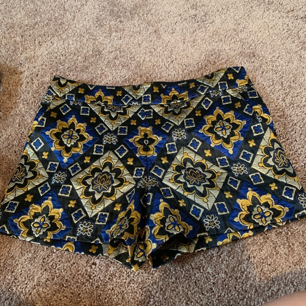 “Foil” LOFT/Ann Taylor chino shorts. Size 6.